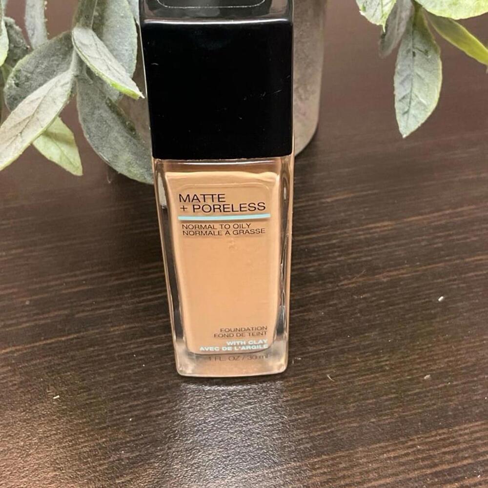 Maybelline Fit Me Matte Poreless Liquid Foundation Color 230